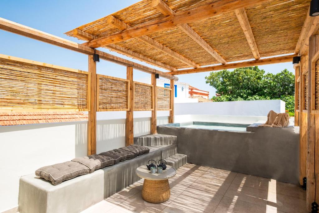 HouseMarigoSuites-Koskinou-DeluxeSuite_Terrace