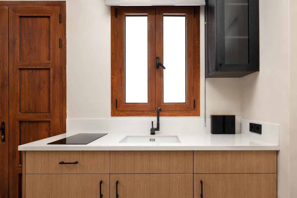 HouseMarigoSuites-Koskinou-JuniorSuite_Kitchen