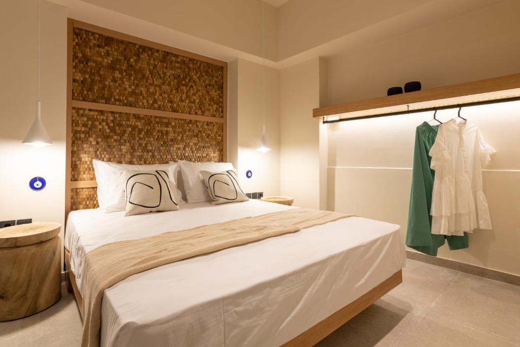 HouseMarigoSuites-Koskinou-SuperiorSuite_Bedroom